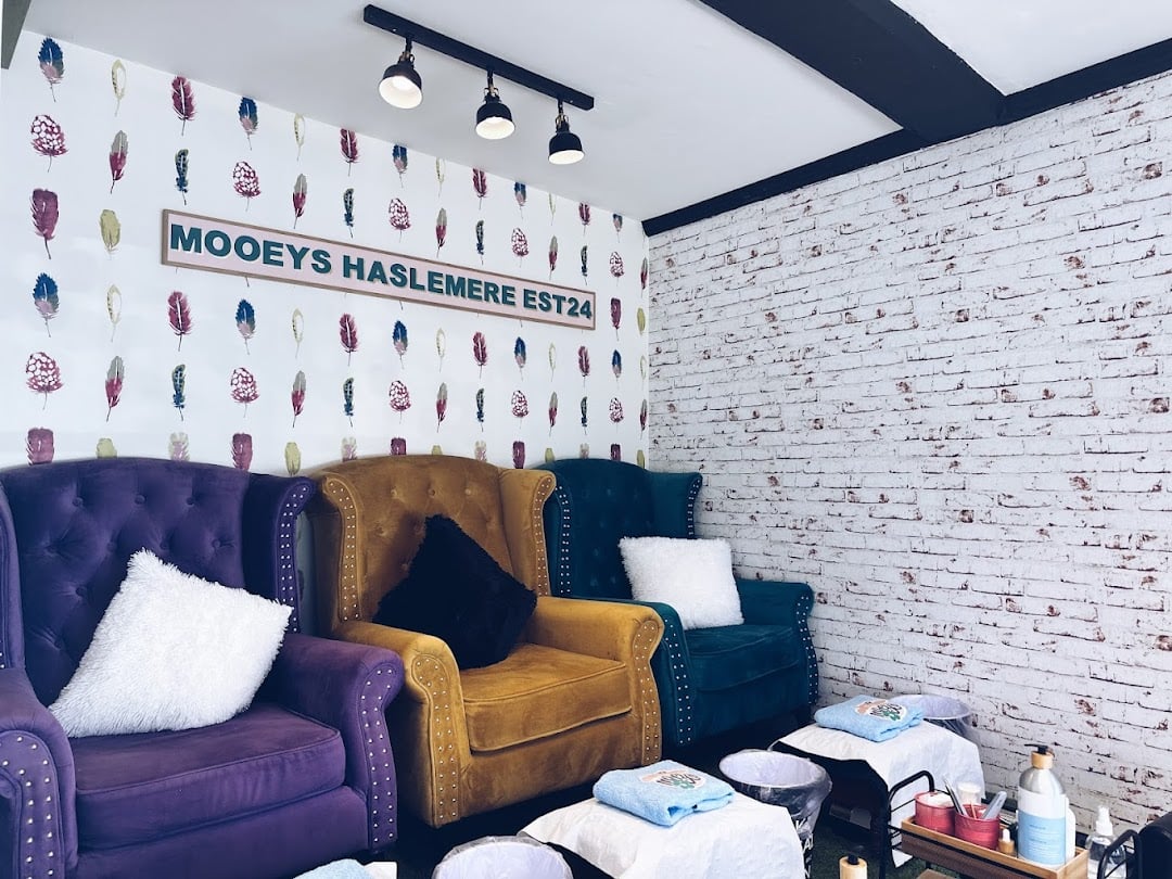 Mooeys Nails & Waxing