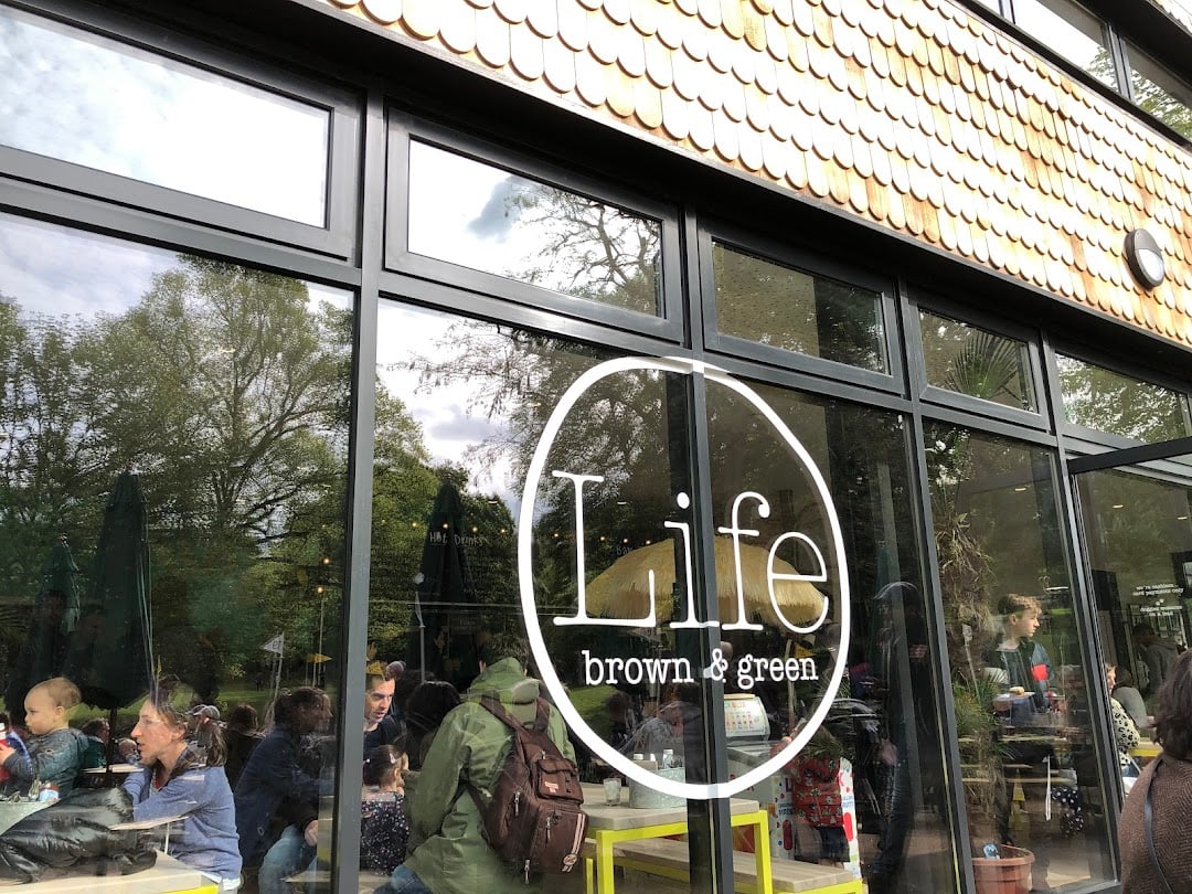 Brown & Green Life Café