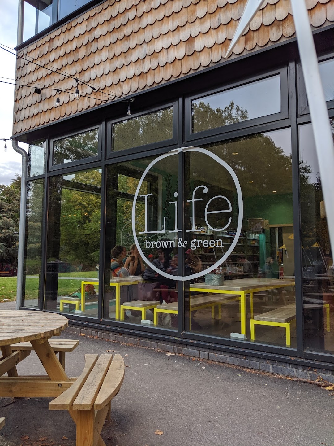 Brown & Green Life Café